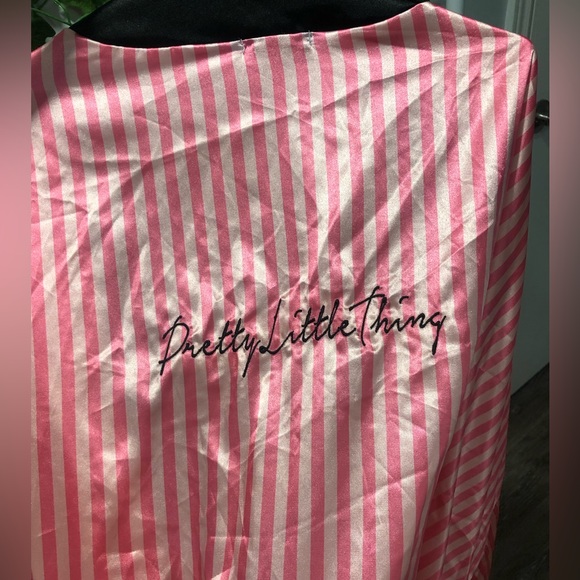 Pretty little thing satin robe - Picture 3 of 3